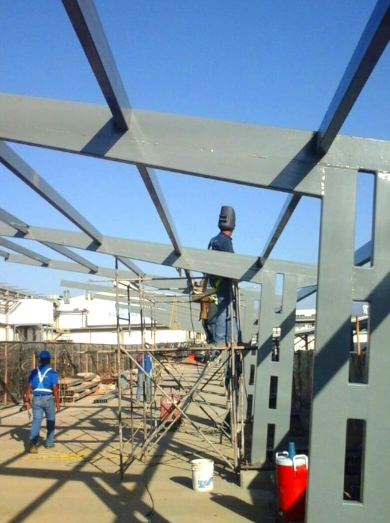 FABRICACIÓN  E INSTALACIÓN DE TECHO ESTACIONAMIENTO.